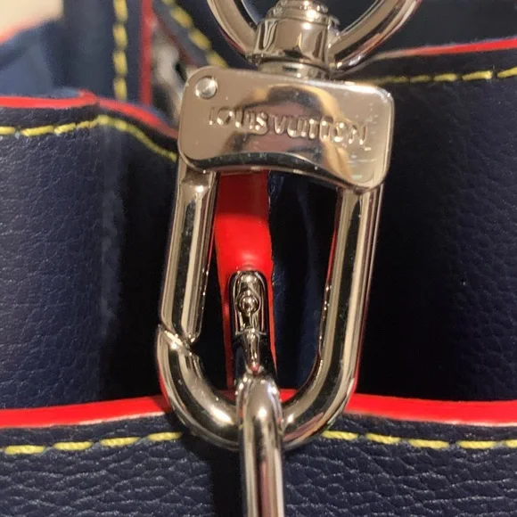 Louis Vuitton EPI Twist tote - Picture 9 of 17